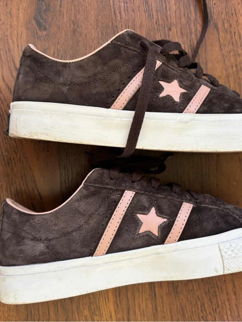 Converse Brown Suede Sneakers with Pink Star Accent-Unisex Mens: 6.5 Women: 8 - Picture 3 of 9